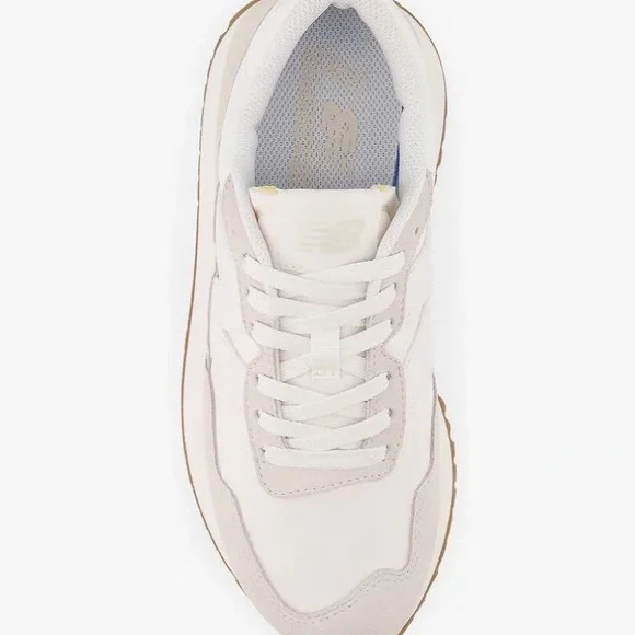 New Balance Women's Moonstone White and Tan Sneakers 237 - Picture 3 of 11